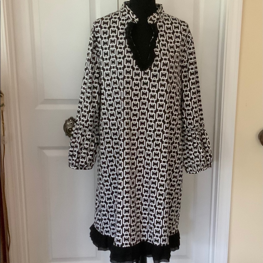EUC black and white design dress
